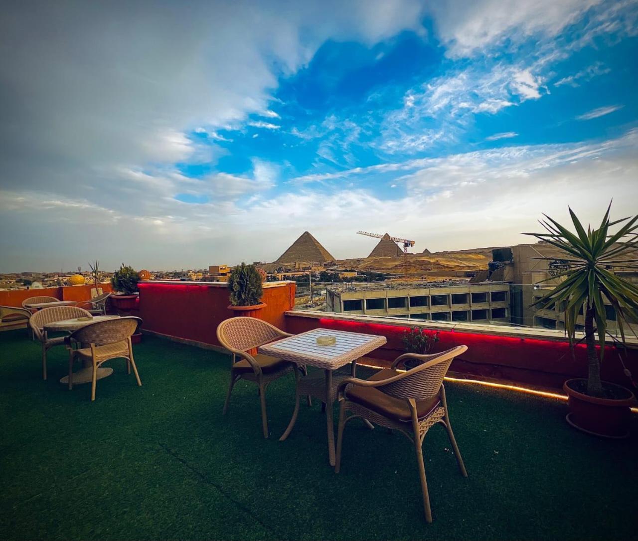 Grand Pyramids Inn Kafret el-Gabal Eksteriør billede